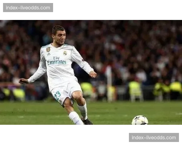 战术演变：近五年数据对比，显示法甲边路传中正更多采用低平快形式