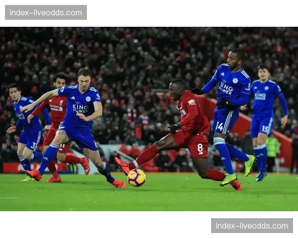 终场哨响，柏林赫塔老将达尔道伊跪地亲吻草皮告别主场