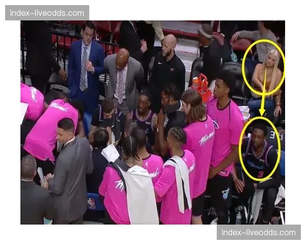 特写:老将沃克-皮特斯赛后加练传中,指导年轻队友跑位时机 特写:老将沃克-皮特斯赛后加练传中,指导年轻队友跑位时机